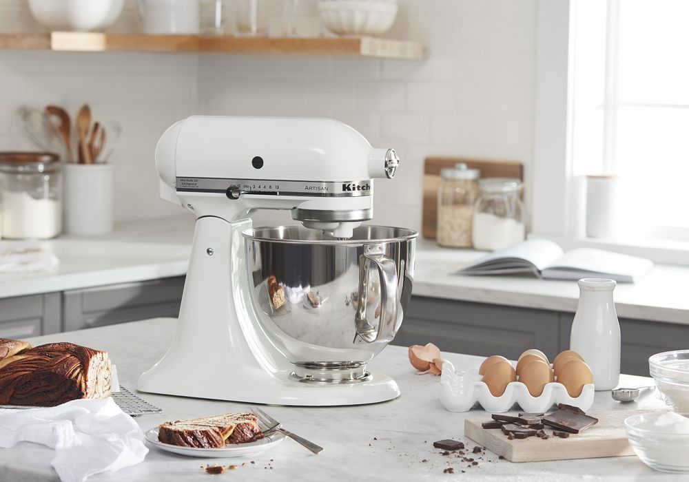 KitchenAid Artisan ホワイト ミキサー (米国購入品) Artisan® Series 5 Quart Tilt-Head Stand Mixer - White | KitchenAid CA