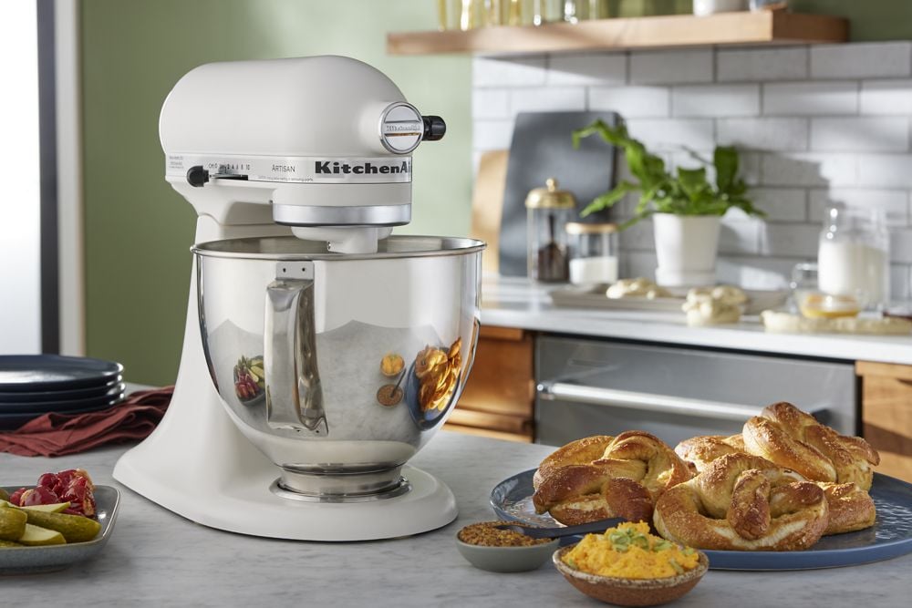 KitchenAid Artisan ホワイト ミキサー (米国購入品) KitchenAid Artisan Series Matte White 5-Quart Tilt-Head Stand